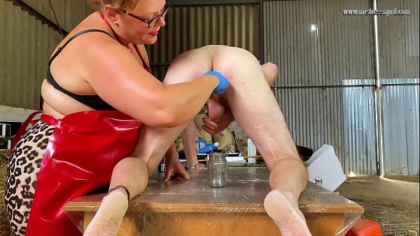 Dominatrix Mistress April – Sperm licker