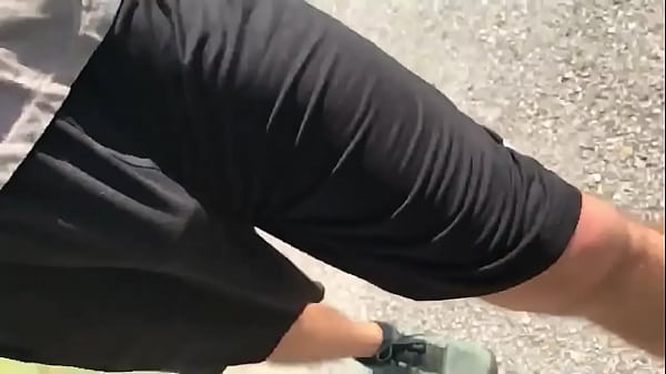 a passeiar o cao e elas olham