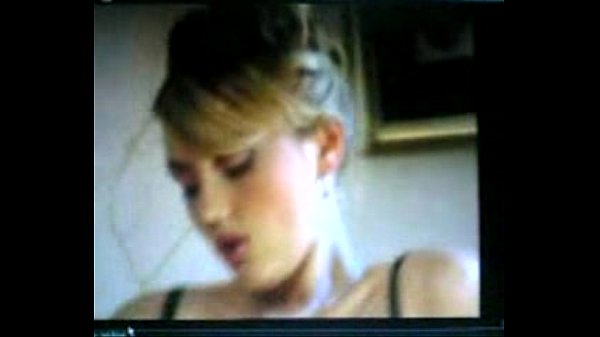 turkish celebrity Petek Dinçöz