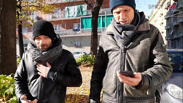 Do-it-yourself: Belgian anal turism with Alice Maze