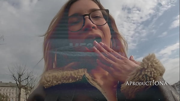 WETTING her Jeans on the streets of Budapest